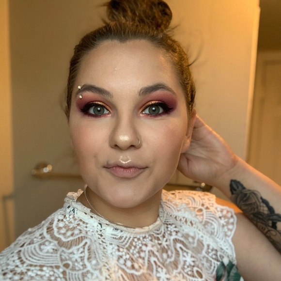 Meet your buyer/seller!💋 - Picture 15 of 17